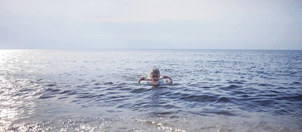 Little Boy Flotation Ring Swimming Sea Sunset Light Lots Splashes — Stock Photo, Image