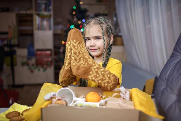 Cute Girl Packing Festive Care Box Tea Honey Cookies Knitted — Stock Photo, Image