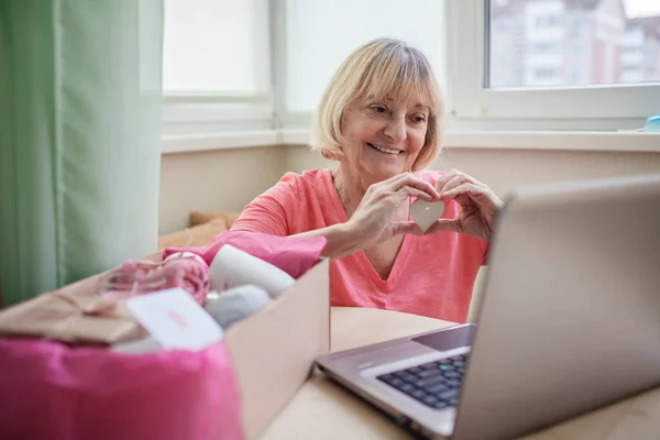 Woman unpacking care box with natural cosmetics products for Valentine and Mothers Day — Stock Photo, Image