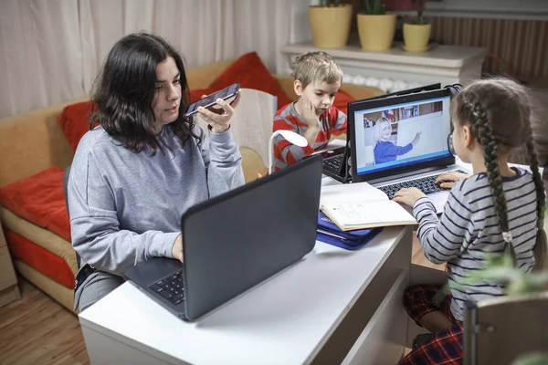Distant Education Work Home Children Doing Homework Mother Working Help — Stock Photo, Image