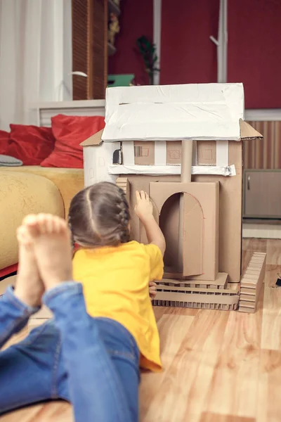 Sem Desperdício Actividade Doméstica Crianças Fazendo Casa Papel Com Caixa — Fotografia de Stock