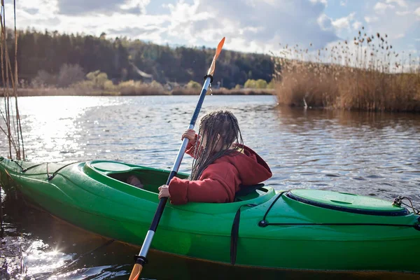 Happy preteen girl kayaking on river, paddle in the hand, summer camp activity, extreme sport — Stock Photo, Image