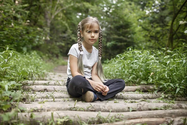 Girl walking in woods, solo tourist hiking to explore nature and herself, wellness and slow living — Stock Photo, Image