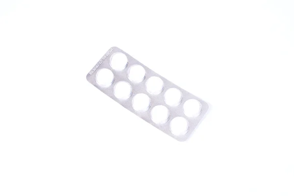 Pacote de comprimidos isolados em fundo branco. — Fotografia de Stock