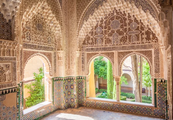 De Alhambra-windows Rechtenvrije Stockfoto's