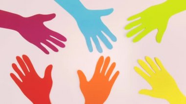 Hareket animasyonunu durdur. El ve kadın siluetleri, lgbtq topluluğunun, gururun, gökkuşağı renklerinin dahil edilmesine son vermek için..