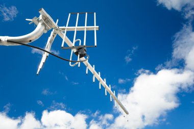 directional antenna for reception of digital television broadcasting DVB-T and DVB-T2 against a blue sky (vertical polarization, UHF, UV resistant coaxial cable)