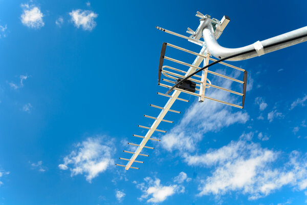 directional antenna for reception of digital television broadcas