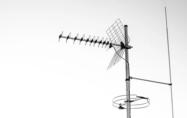 Directional antenna for reception of digital television broadcasting DVB-T and DVB-T2 on a white background  (horizontal polarization, UHF, Delayed conductor, FM antenna) Royaltyfria Stockfoton