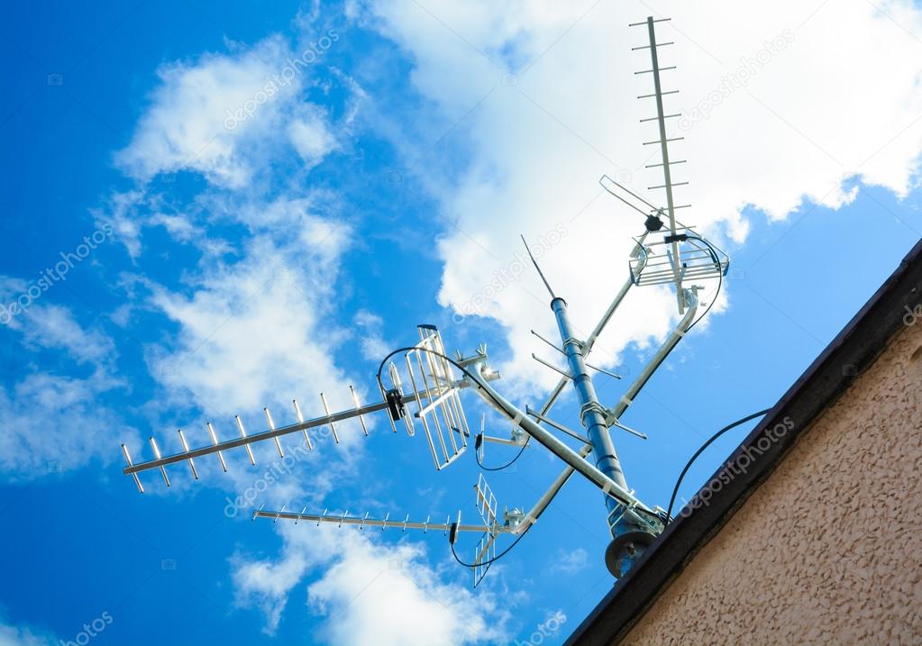 complex antenna to receive digital TV and radio signals at the antenna mast - a common TV antenna (to receive signals: DVB-T, DVB-T2, DAB, FM from 4 directions)