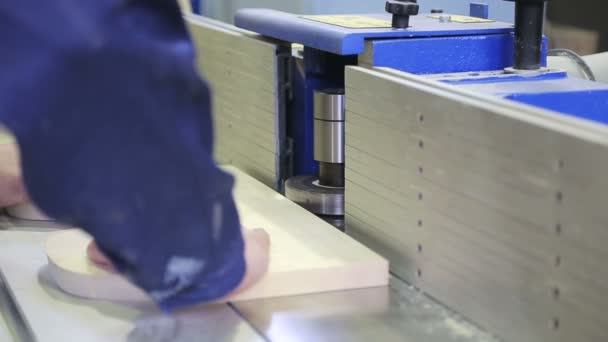 Tukang kayu bekerja untuk mesin — Stok Video
