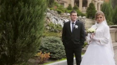 Mutlu gelin ve damat poz