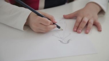 Kalem ile çocuk berabere