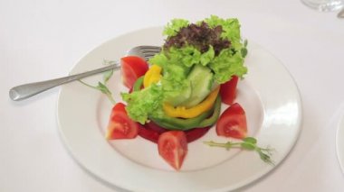 taze salatalık ve domates salatası