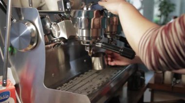 kahve bilgisayarında çalışması