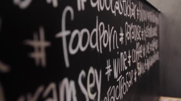 Hashtags an der Wand — Stockvideo