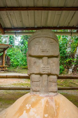 San Agustin, Huila, Kolombiya 'daki Kolomb öncesi taş heykeller yemyeşil bir park ortamında eşsiz arkeolojik özellikler sergiliyor..
