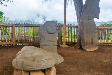 San Agustin, Huila, Kolombiya 'daki UNESCO' nun Dünya Mirası sahasındaki Kolomb öncesi taş heykelleri araştırın..