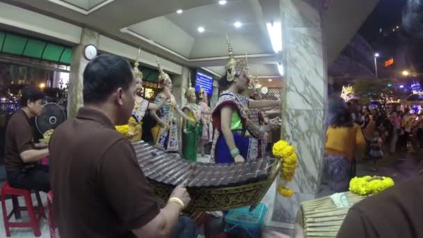 THAILAND, BANGKOK - JANUARY 2015: Traditional Thai dancing — Stock Video