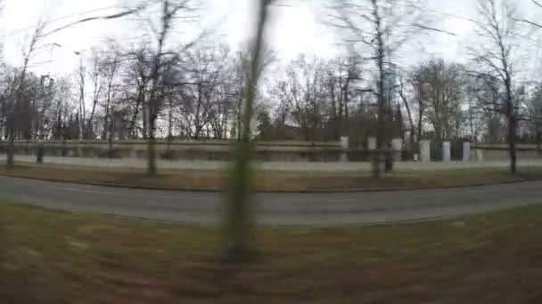 Praha-Δεκέμβριος: θέα από το παράθυρο του τραμ προς το δρόμο — Αρχείο Βίντεο