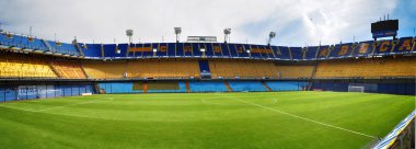 Buenos Aires, Arjantin - 28 Şubat 2015: Estadio Alberto J. Armando (La Bombonera) Club Atletico Boca Juniors için eve bir stadyumdur. Buenos Aires, Arjantin La Boca semtinde yer alan stadyum.
