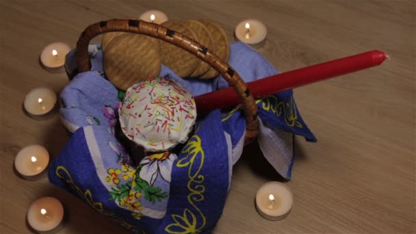 Pasqua giace in un cesto di vimini — Video Stock