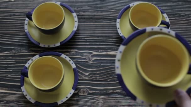 Tasse jaune du service — Video