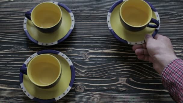 Tasse jaune du service — Video