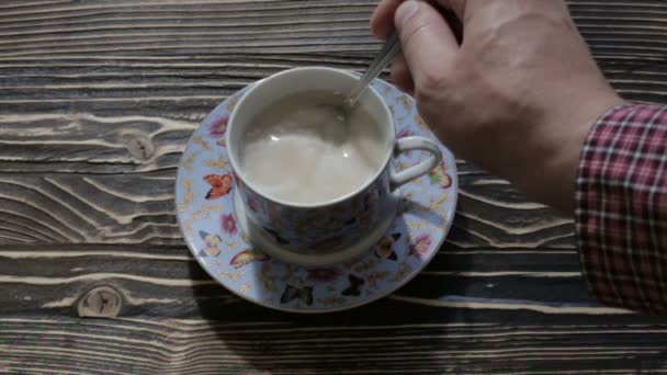 Hot tea with milk on the table — Stock Video