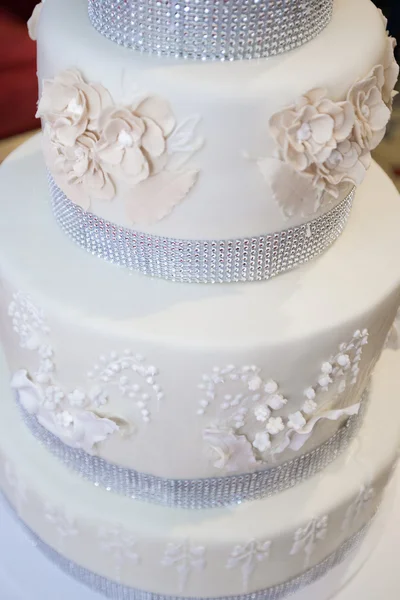 Gâteau de mariage à la crème blanc — Photo