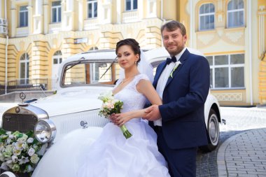 Onların düğün günü şık yeni evliler