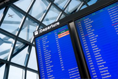 Havaalanında uçuş bilgileri, varış ve kalkış kurulu