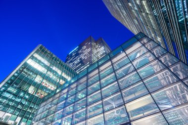 Ofis Binası arka planda Canary Wharf, London