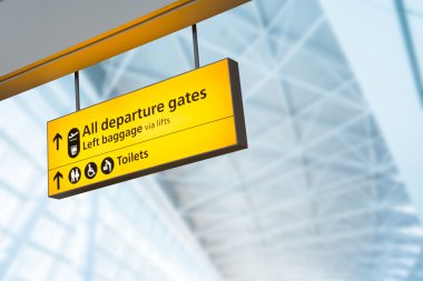 Havaalanında uçuş, varış ve ayrılış kurulu,