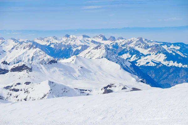 Szwajcarskie góry, Jungfrau, Szwajcaria, ośrodek narciarski — Zdjęcie stockowe