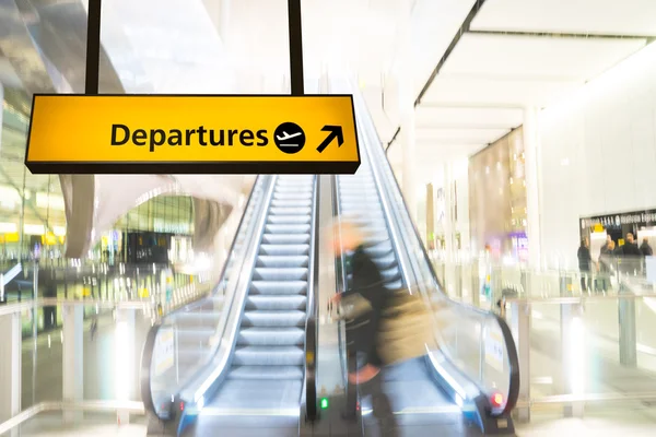 空港で出発、到着のフライト ボード — ストック写真