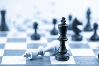 Satranç şekil, iş kavramı stratejisi, liderlik, ekip ve su