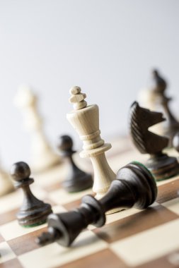 Satranç şekil, iş kavramı stratejisi, liderlik, ekip ve su