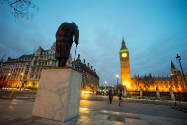 Büyük Ben ve heykeli efendim Winston Churchill, Londra, İngiltere