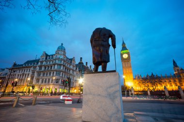 Büyük Ben ve heykeli efendim Winston Churchill, Londra, İngiltere