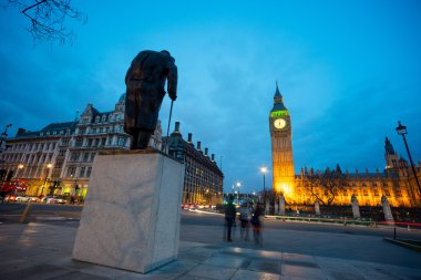 Büyük Ben ve heykeli efendim Winston Churchill, Londra, İngiltere