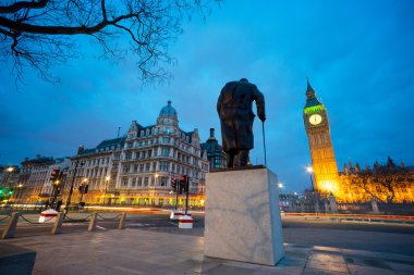 Büyük Ben ve heykeli efendim Winston Churchill, Londra, İngiltere