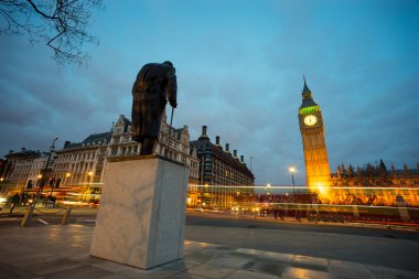 Büyük Ben ve heykeli efendim Winston Churchill, Londra, İngiltere