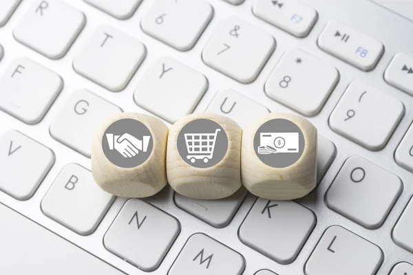 Ícone de e-commerce de negócios no botão do teclado do computador — Fotografia de Stock