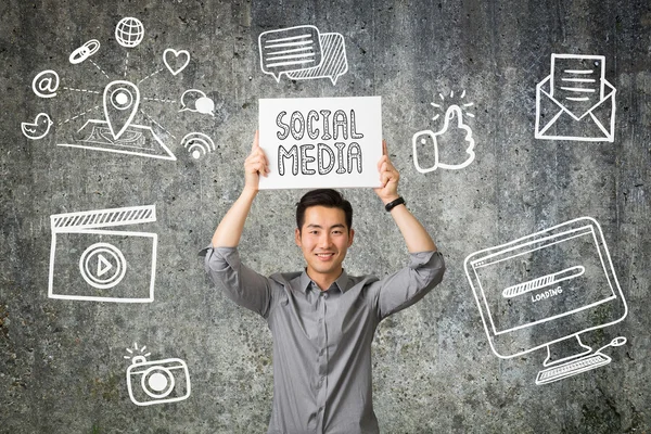 Concepto de medios sociales de empresario asiático — Foto de Stock