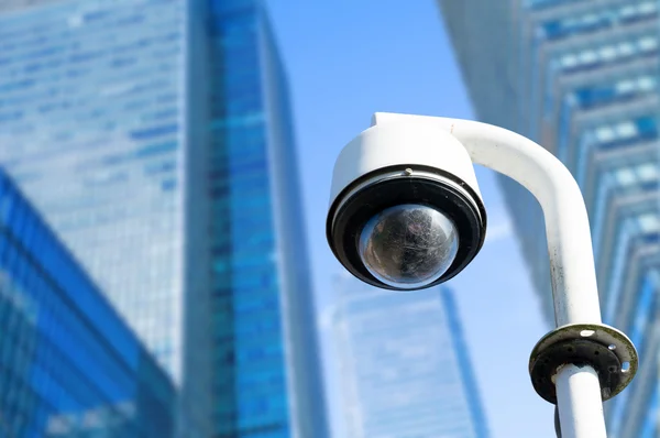 Säkerhet, Cctv kamera i kontorsbyggnaden — Stockfoto