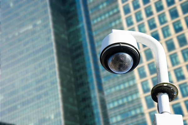 Säkerhet, Cctv kamera i kontorsbyggnaden — Stockfoto