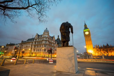 Büyük Ben ve heykeli efendim Winston Churchill, Londra, İngiltere