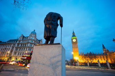 Büyük Ben ve heykeli efendim Winston Churchill, Londra, İngiltere
