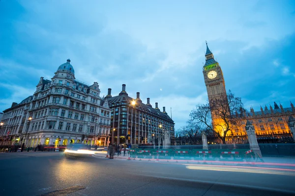 Big Ben e estátua de Sir Winston Churchill, Londres, Inglaterra — Fotografia de Stock